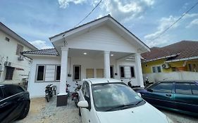 CL Homestay - Belakang Masjid SYP Machang